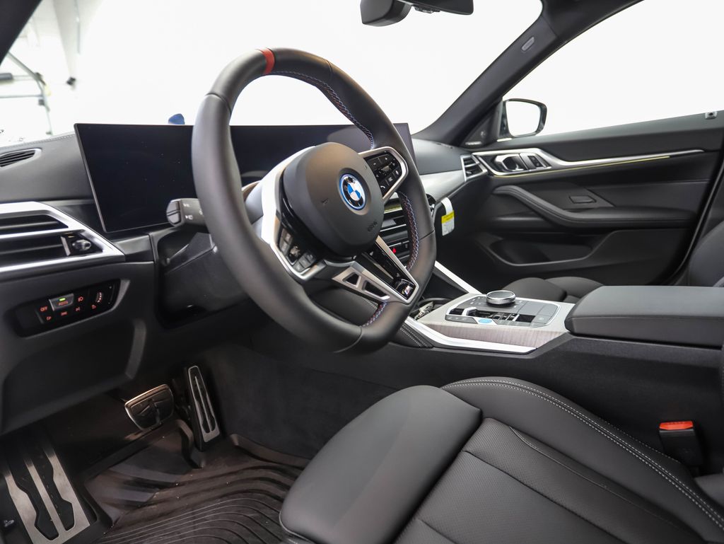 Thumbnail: 2025 BMW i4 - 10