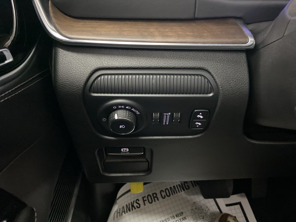 2024 Jeep Grand Wagoneer photo