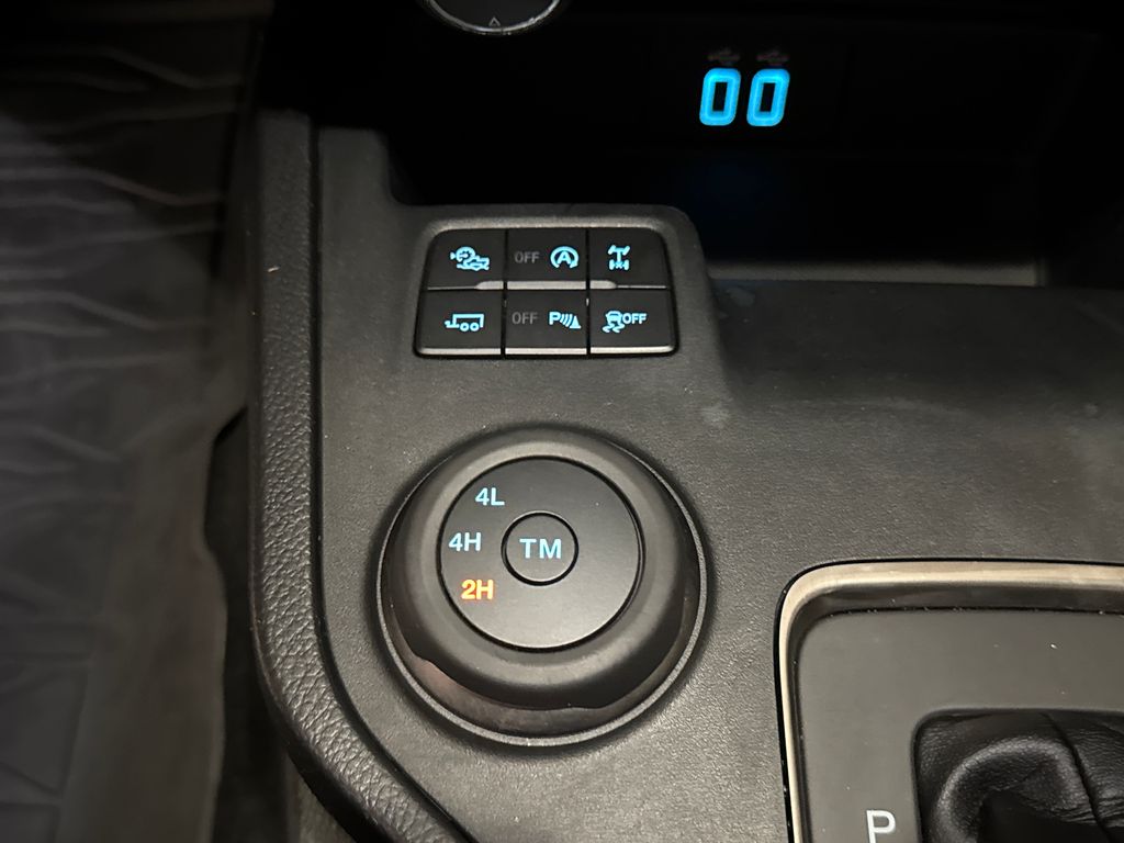 Used 2021 White Ford XLT image 25