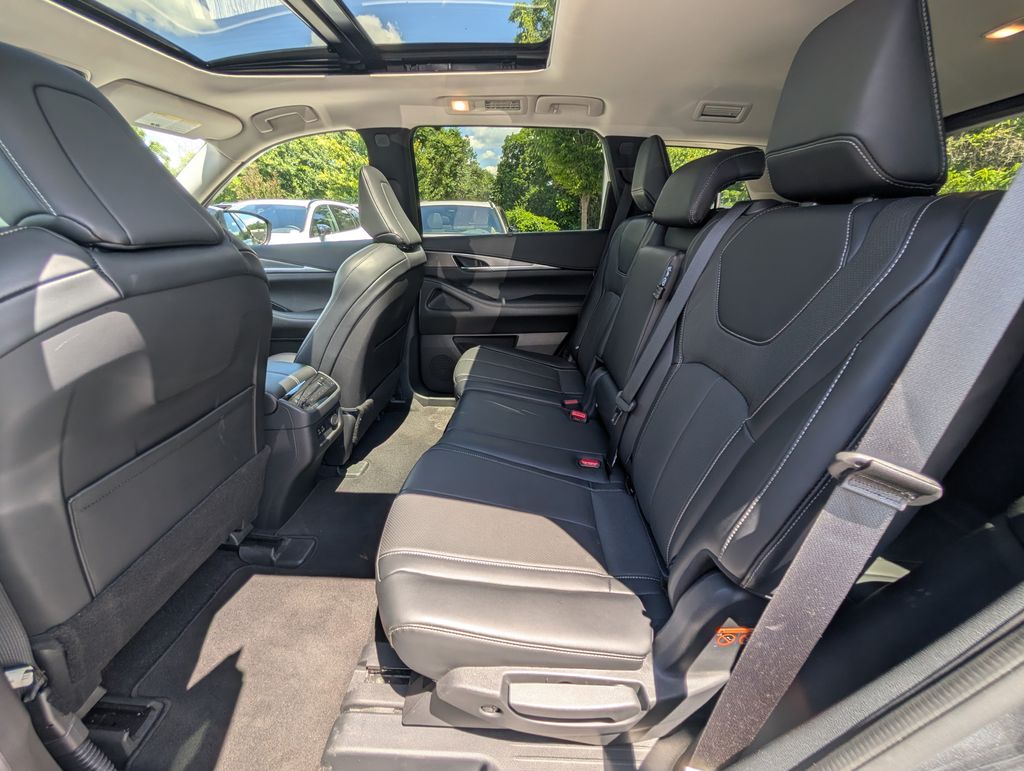 Used 2022 Gray INFINITI LUXE image 7