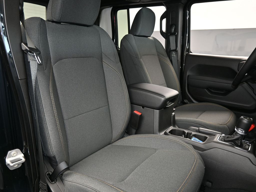 New 2026 black clearcoat Jeep Sport S image 34