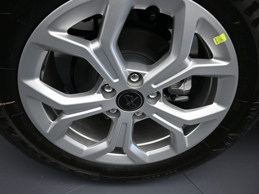 New 2026 Bright White Clearcoat Jeep Latitude image 34