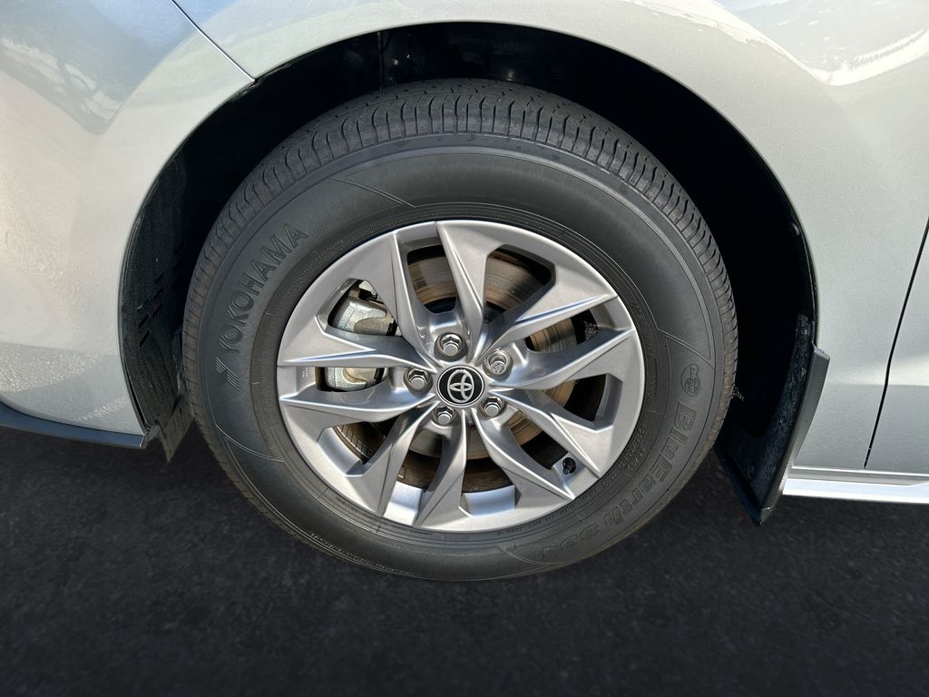 Thumbnail: 2025 Toyota Sienna - 10