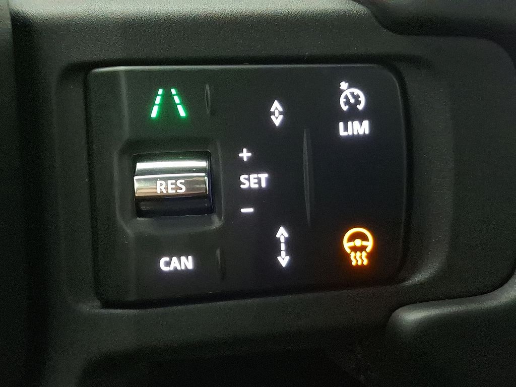 Thumbnail: 2025 Land Rover Defender - 25