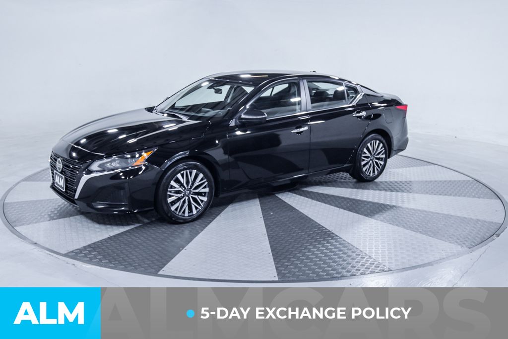 Used 2025 Black Nissan 2.5 SV image 3