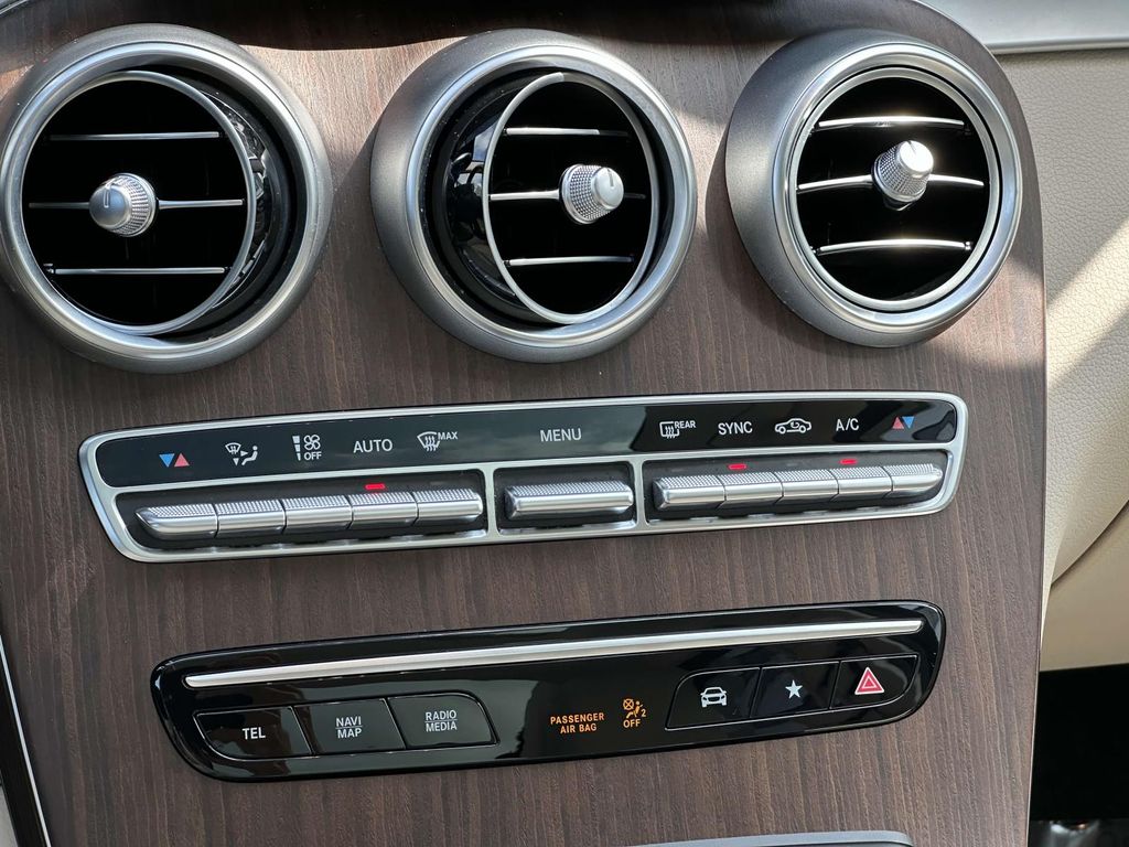 2021 Mercedes-Benz GLC 300 12