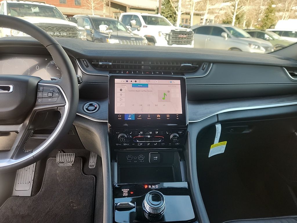 new 2025 Jeep Grand Cherokee car, priced at $47,990