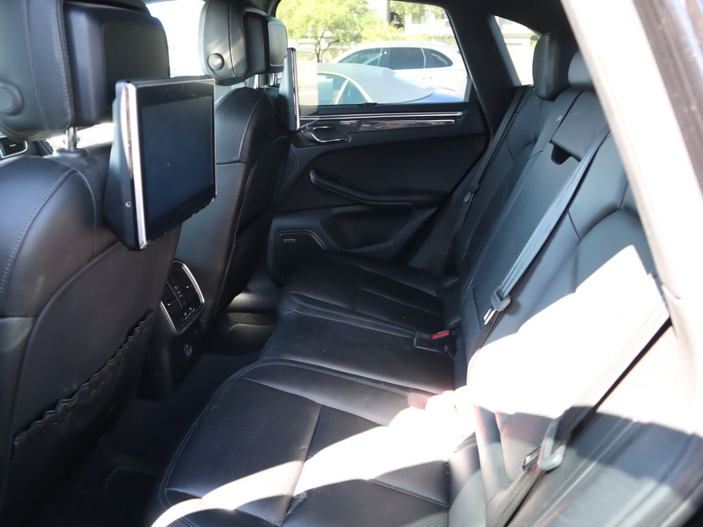 Thumbnail: 2018 Porsche Macan - 11