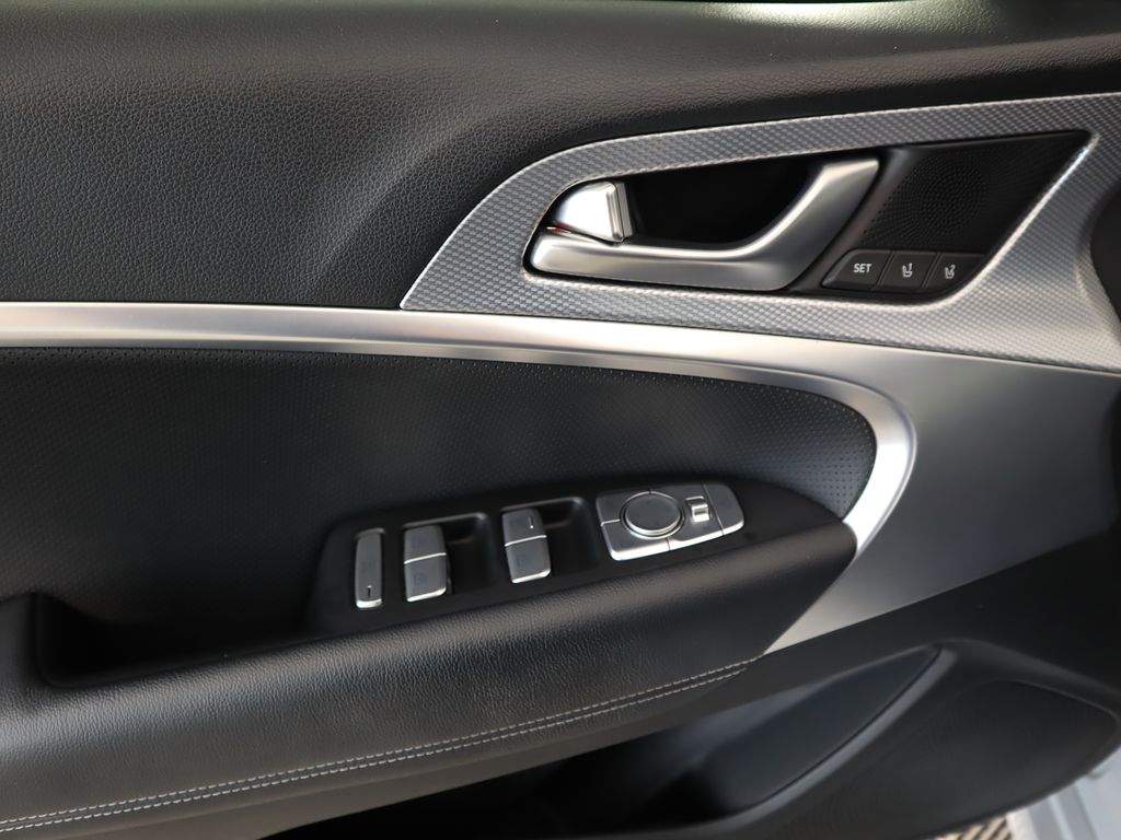 Thumbnail: 2022 Genesis G70 - 24