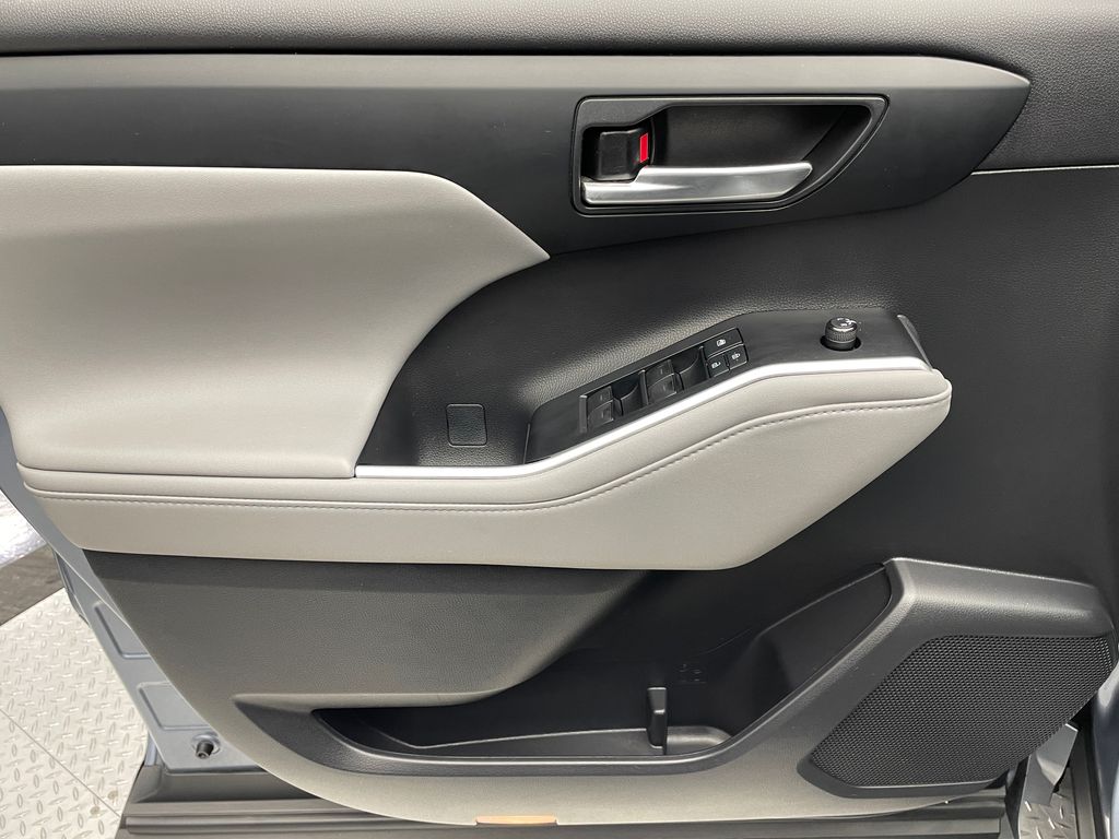 Thumbnail: 2021 Toyota Highlander - 9