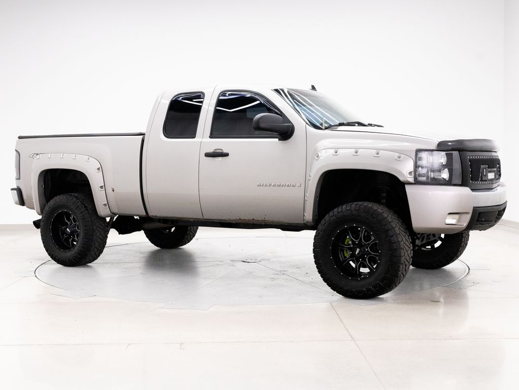 Silver 2008 Chevrolet Silverado 1500 Pickup Truck Four-Wheel Drive 4-Speed Automatic Overdrive