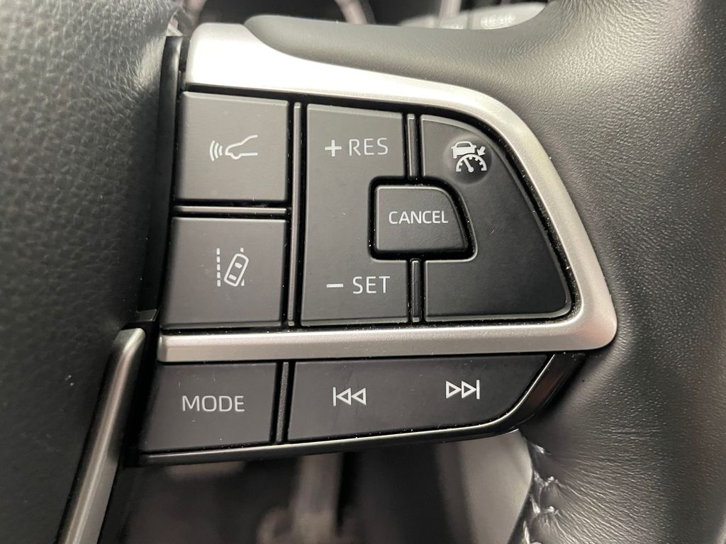 2023 Toyota Highlander XLE 23