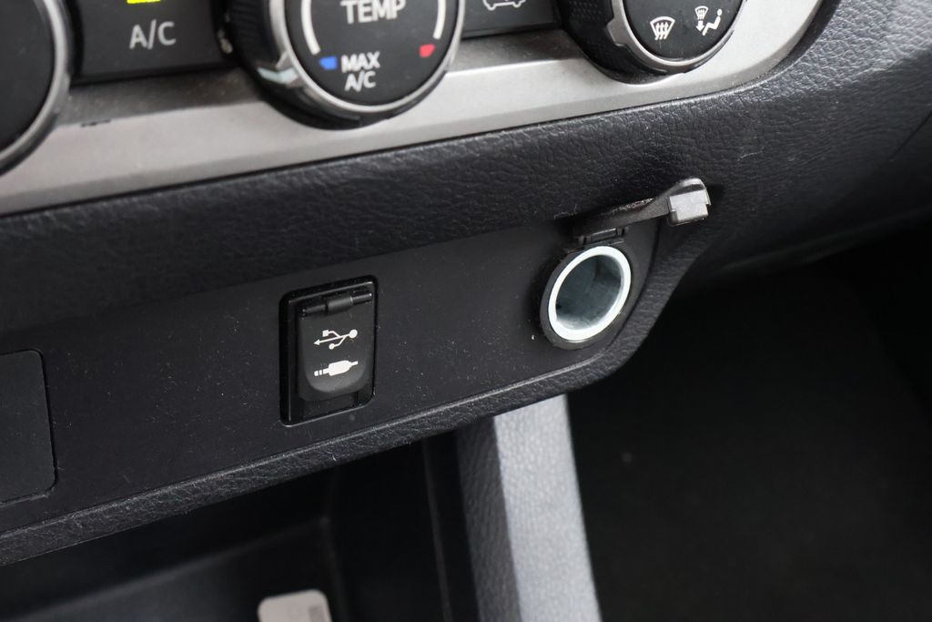 2019 Toyota Tacoma SR 29