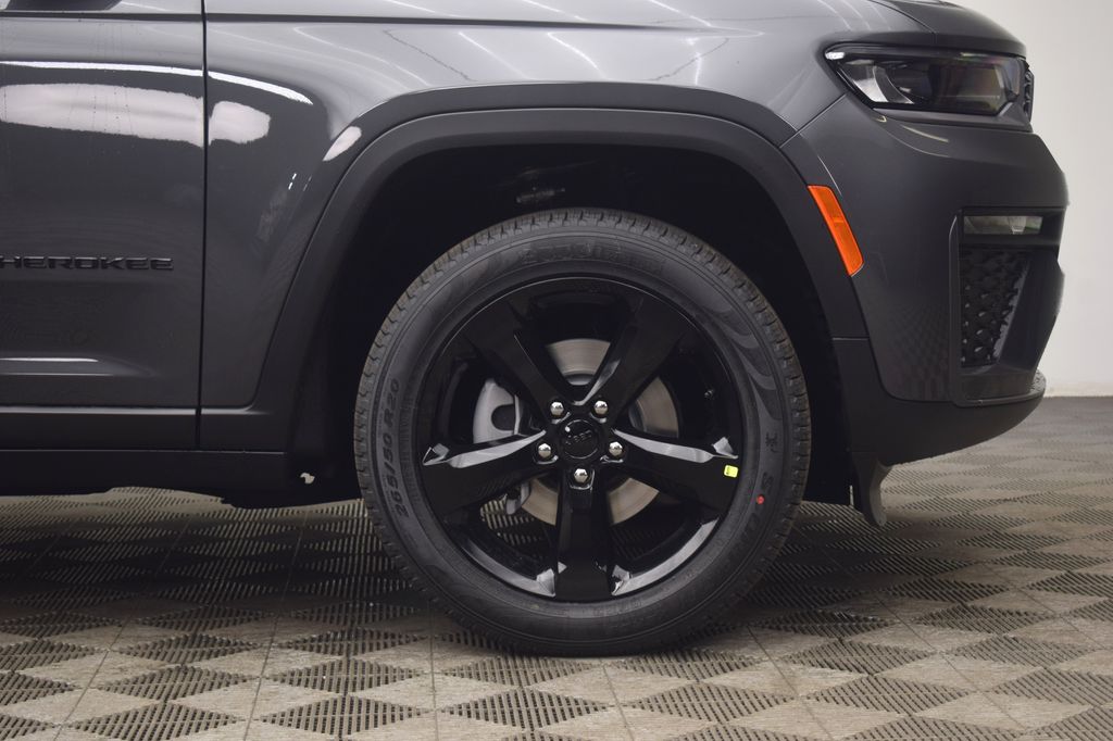 new 2026 Jeep Grand Cherokee car, priced at $41,920