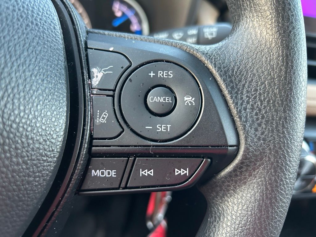 Thumbnail: 2025 Toyota RAV4 - 18