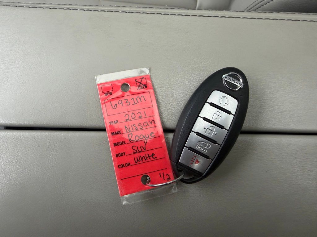 2021 Nissan Rogue SL White at Subaru and VW of Moon Township