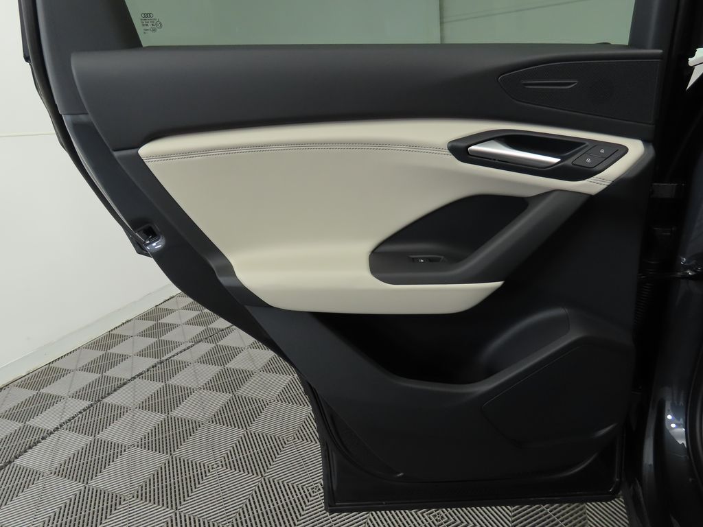 Thumbnail: 2025 Audi Q6 e-tron - 28