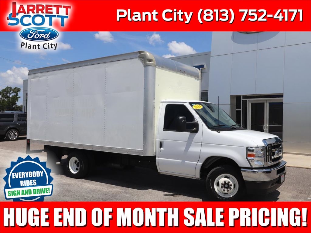 Oxford White 2024 Ford E-Series Chassis Pickup Truck Rear-Wheel Drive 6-Speed Automatic Overdrive