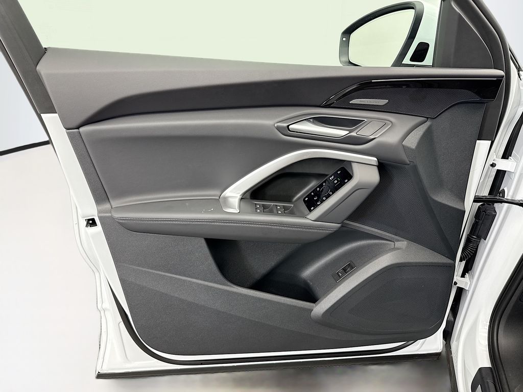 Thumbnail: 2025 Audi Q5 - 24