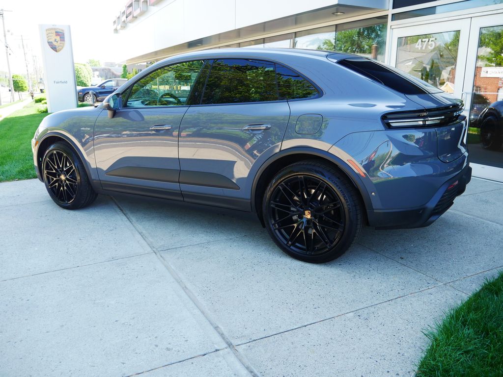 Thumbnail: 2026 Porsche Macan - 3