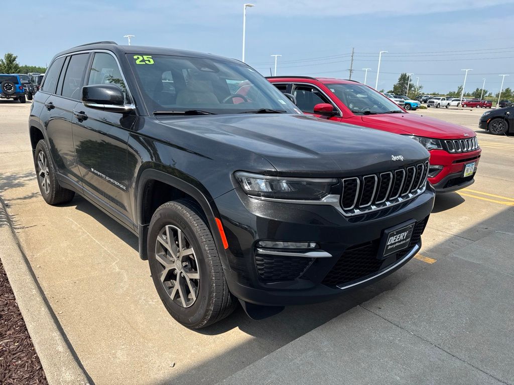 Diamond Black Crystal Pearlcoat 2025 Jeep Grand Cherokee SUV / Crossover Four-Wheel Drive 8-Speed Automatic