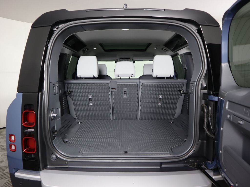 Thumbnail: 2025 Land Rover Defender - 29