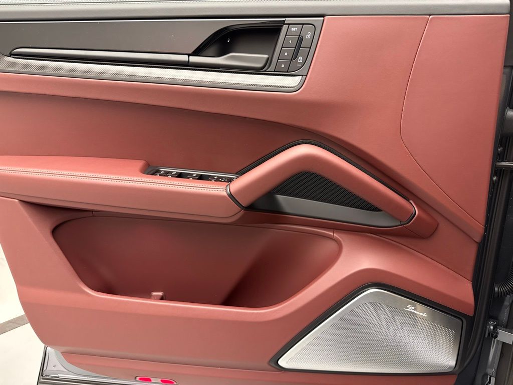 Thumbnail: 2026 Porsche Cayenne - 18