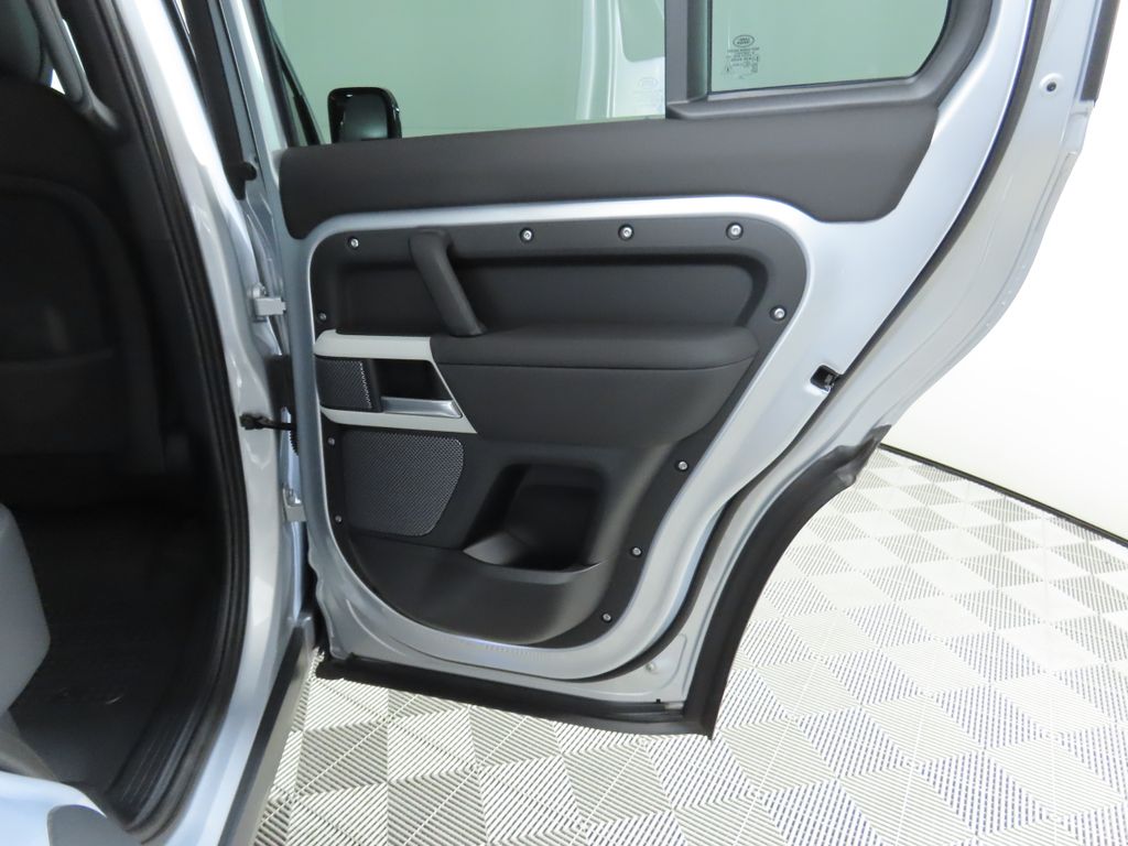 2024 Land Rover Defender 110 28