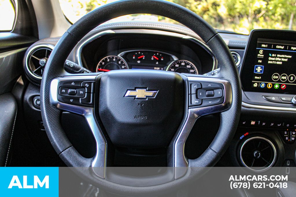 Used 2025 White Chevrolet LT image 25