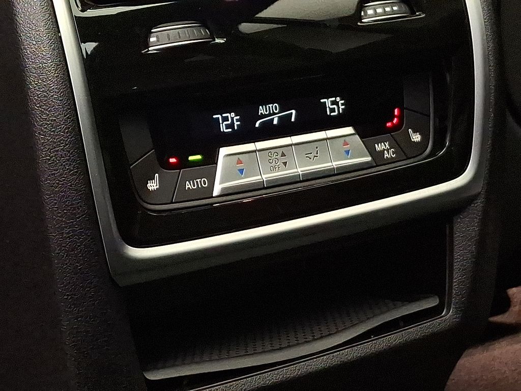 Thumbnail: 2021 BMW X7 - 11