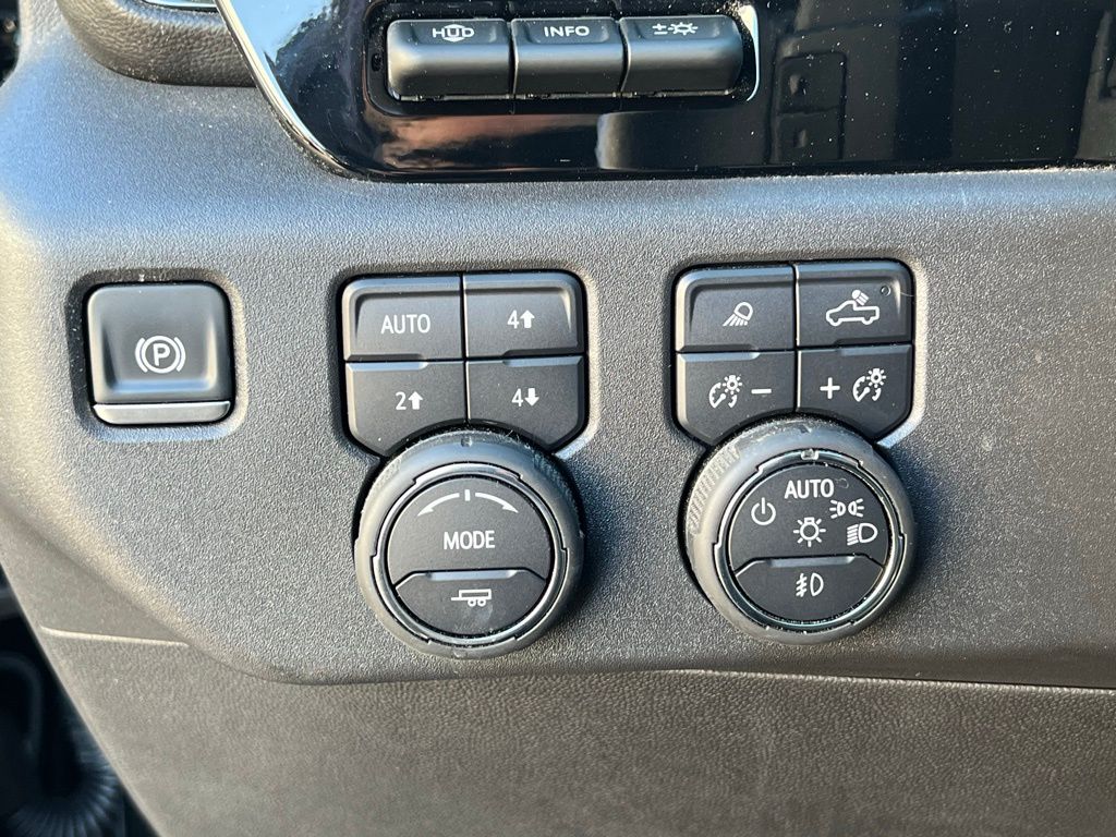 Thumbnail: 2024 Chevrolet Silverado 1500 - 22