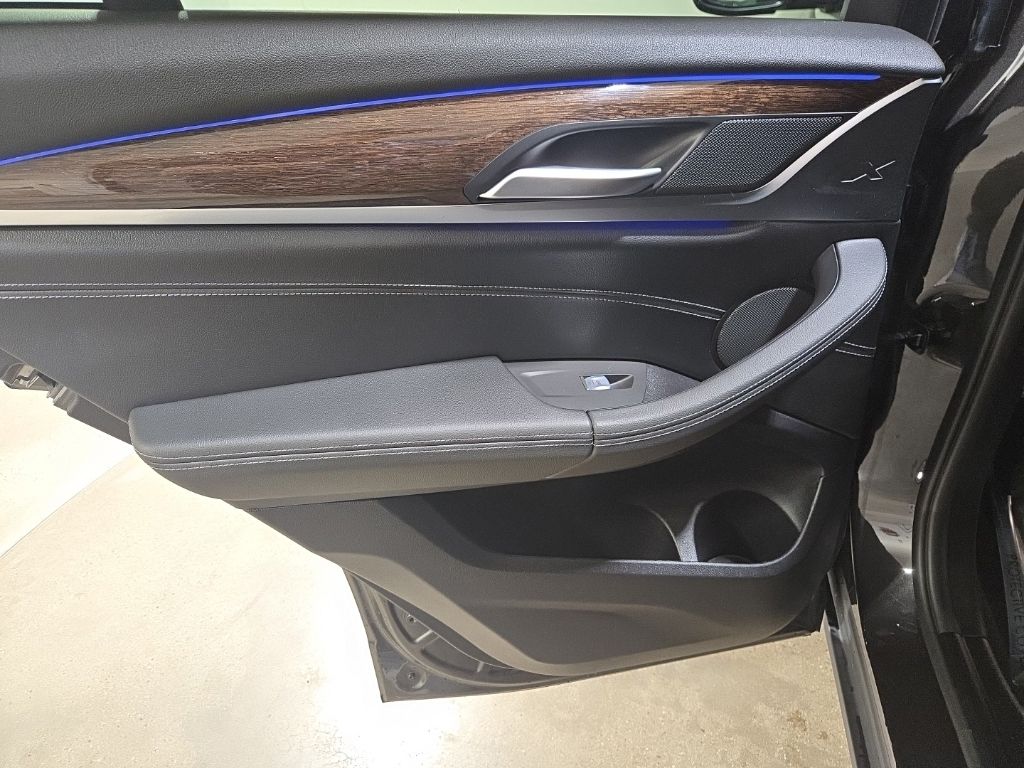 Used 2023 Gray BMW xDrive30i image 20