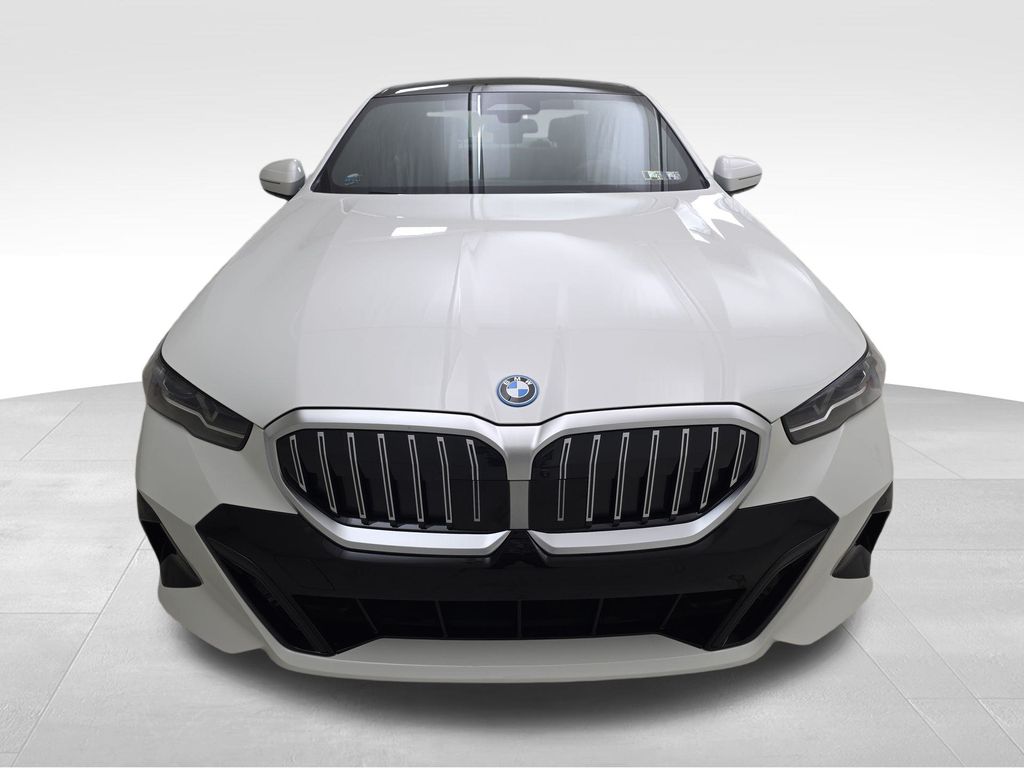2026 Bmw 550e 550e xDrive photo 3
