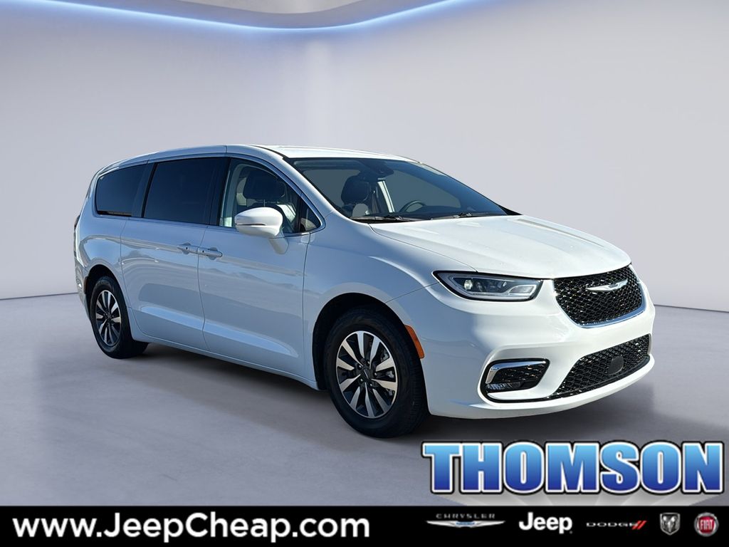 2022 Chrysler Pacifica Hybrid Touring L FWD