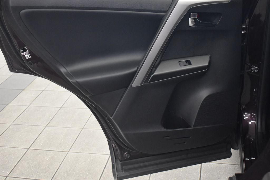 2018 Toyota RAV4 XLE 28
