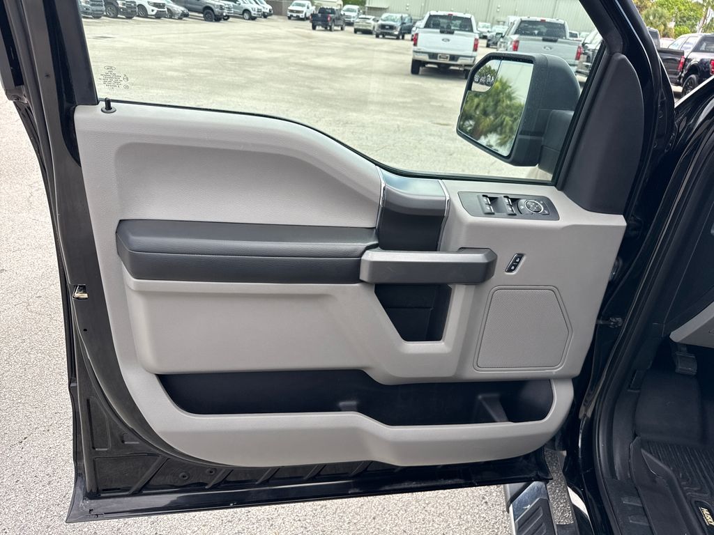 Used 2017  Ford XLT image 12