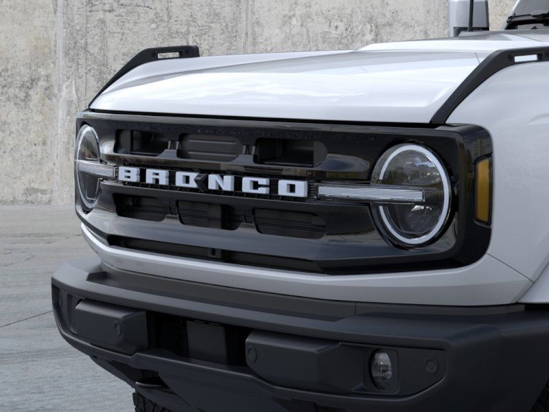 2026 Oxford White Ford Bronco Outer Banks 4X4 SUV