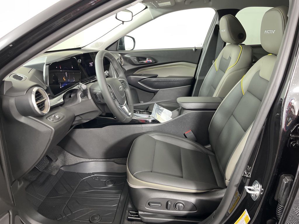 Thumbnail: 2025 Chevrolet Trax - 21