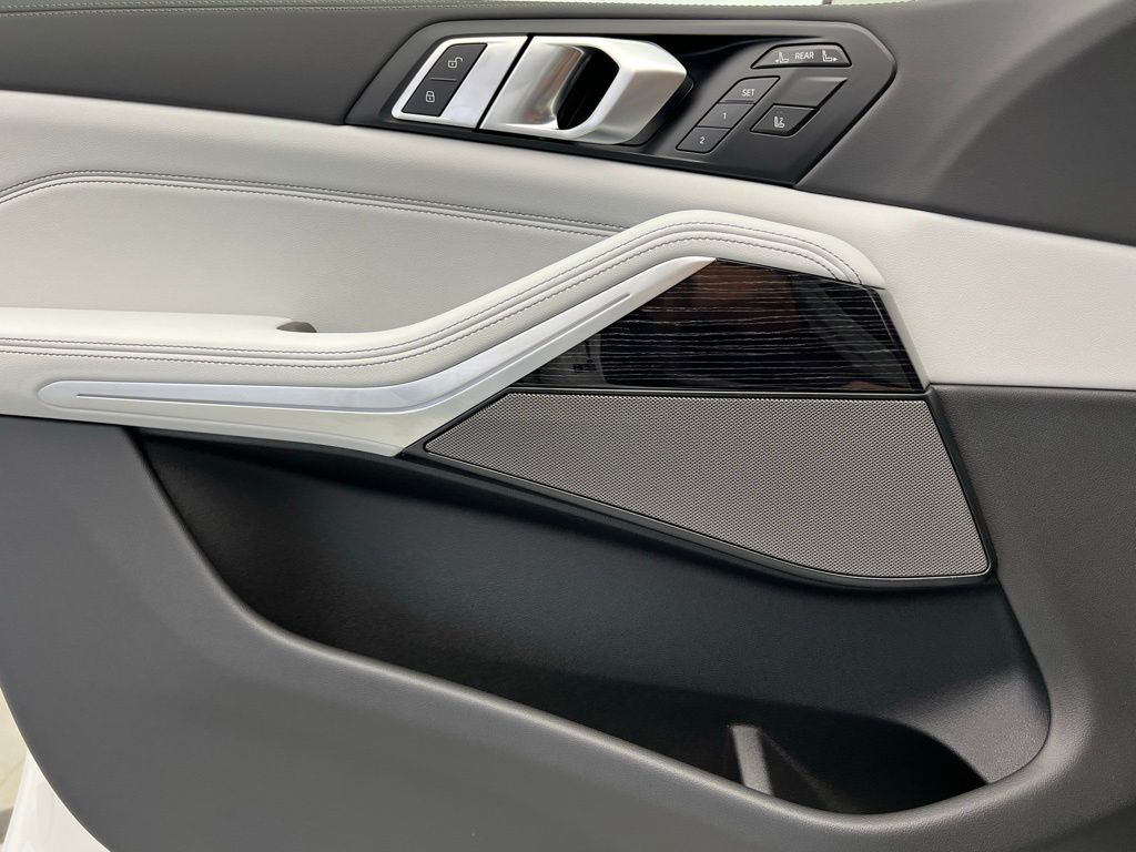 Thumbnail: 2026 BMW X7 - 22