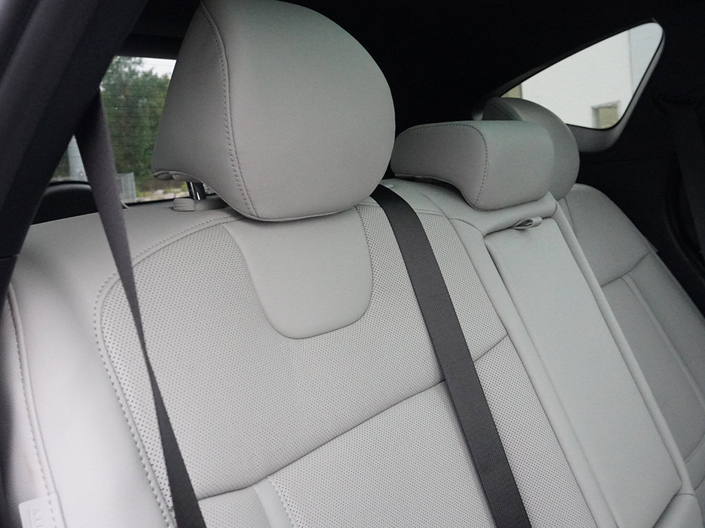 Used 2025 White Hyundai Limited image 41