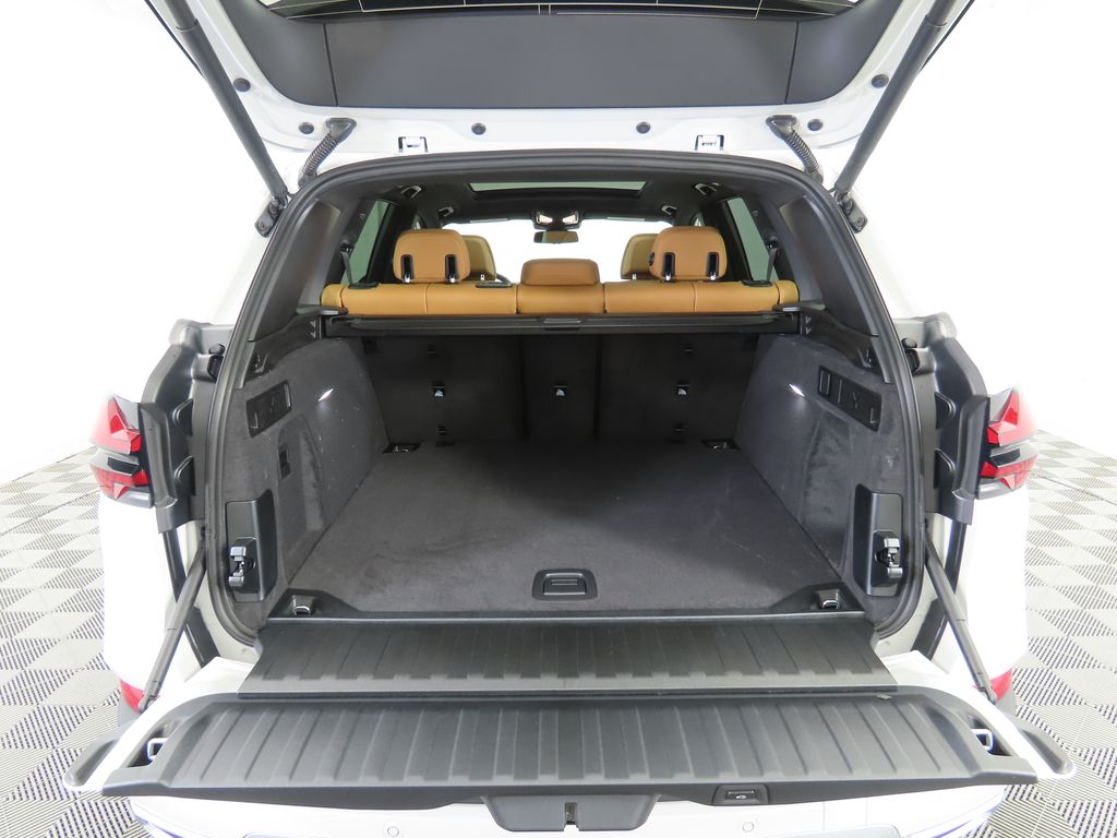 Thumbnail: 2026 BMW X5 - 29