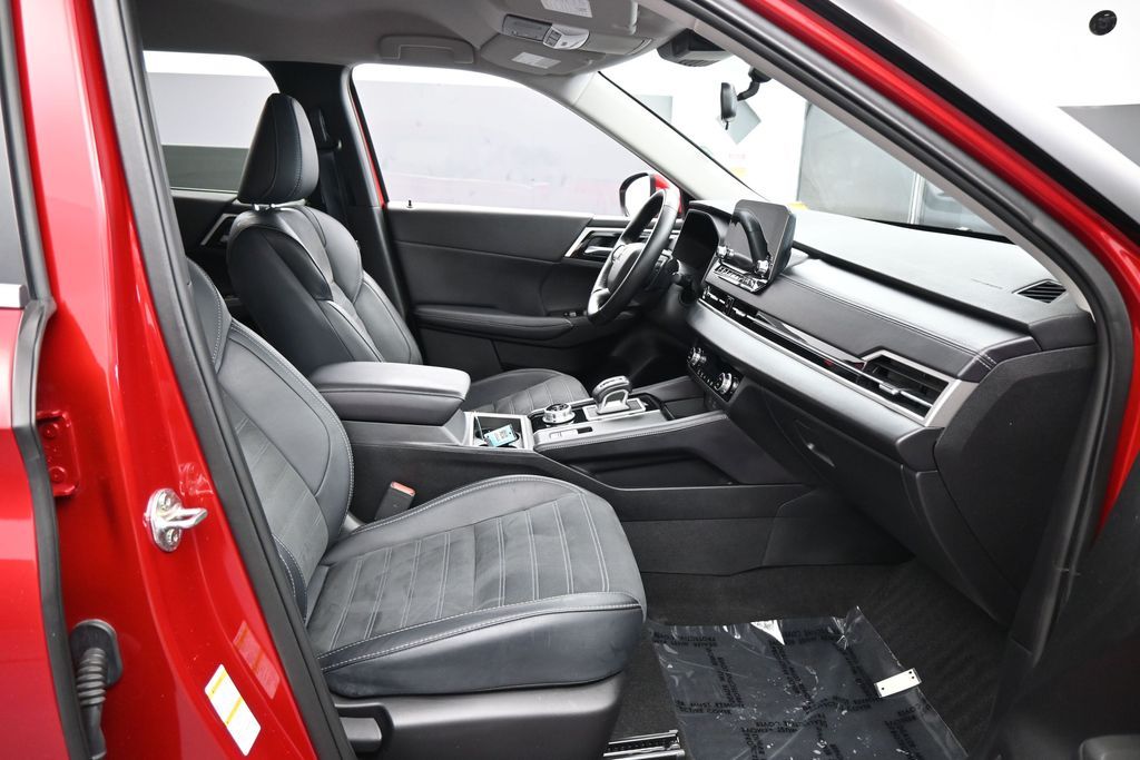 Used 2024 Red Mitsubishi SE Black Edition image 37