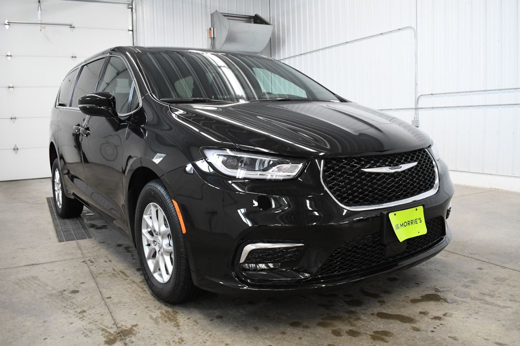 Used 2026 Black Chrysler Select image 14