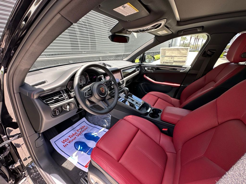 Thumbnail: 2025 Porsche Macan - 4