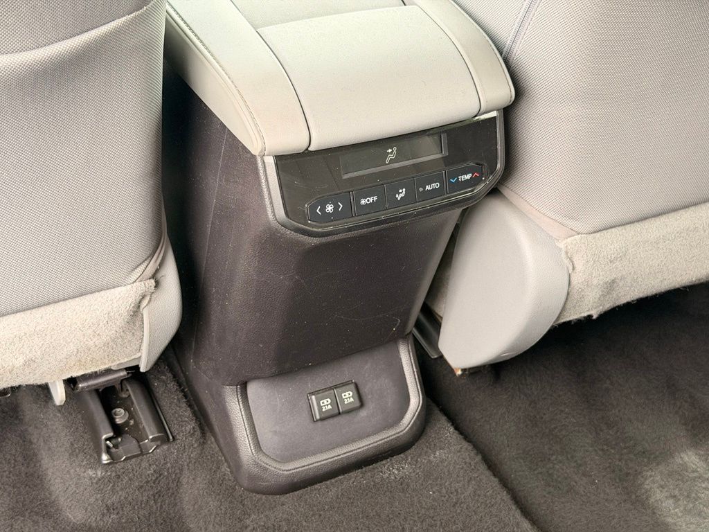 2021 Toyota Highlander L Celestial Silver Metallic - Jim Hudson Acura - Image 17