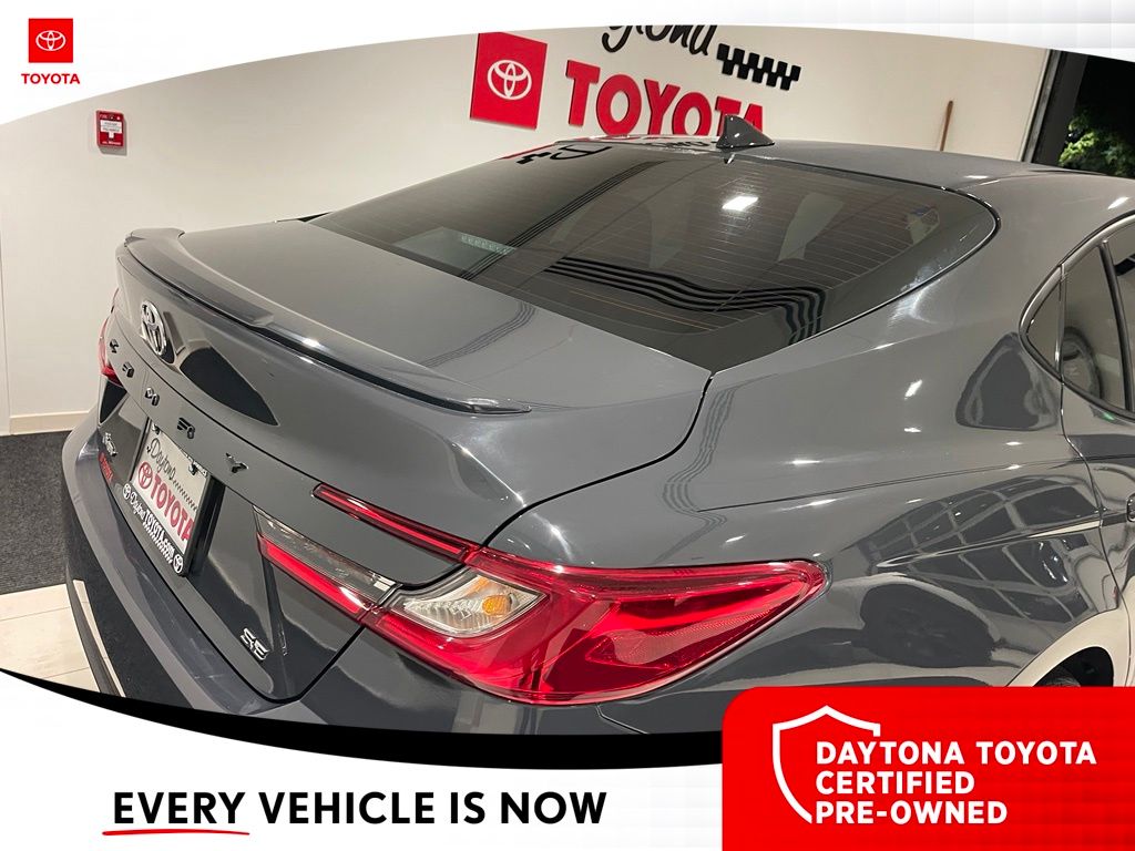 2025 Toyota Camry SE - Photo 9
