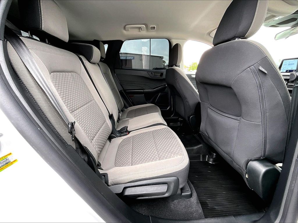 2022 Ford Escape — photo 16