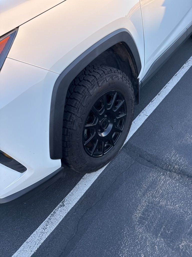 Thumbnail: 2019 Toyota RAV4 - 4