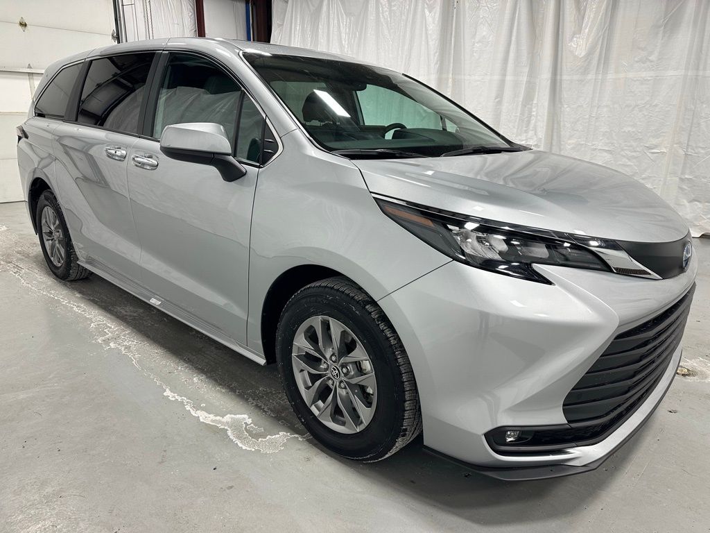 2025 Toyota Sienna XLE 7-Passenger AWD