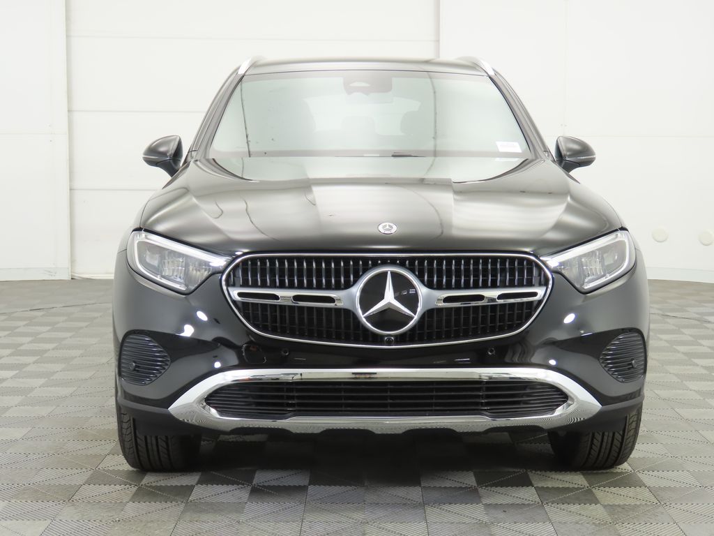 2025 Mercedes-Benz GLC 300 2